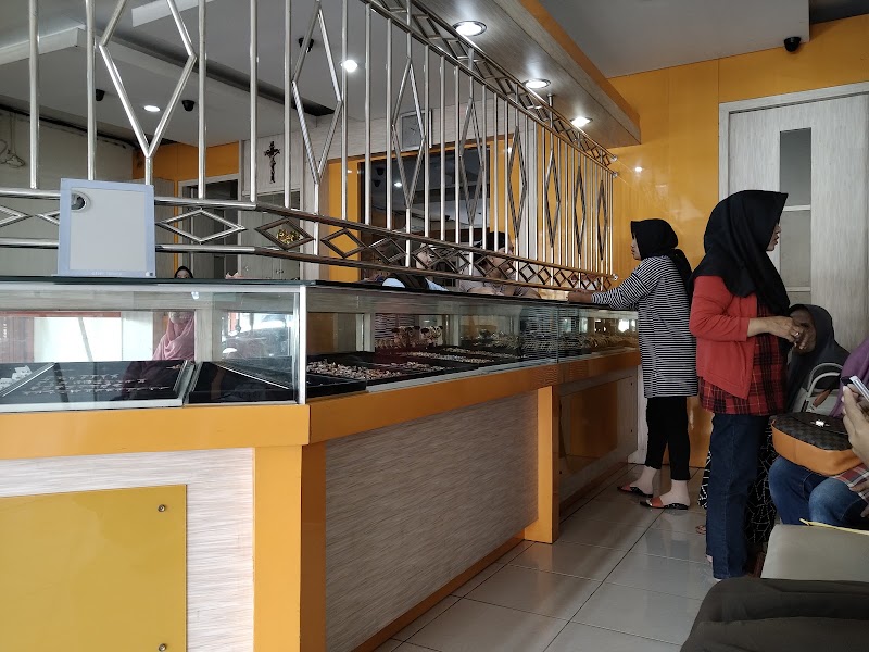 Toko Mutiara: Jantung Belanja Lokal Cilacap yang Tak Pernah Padam